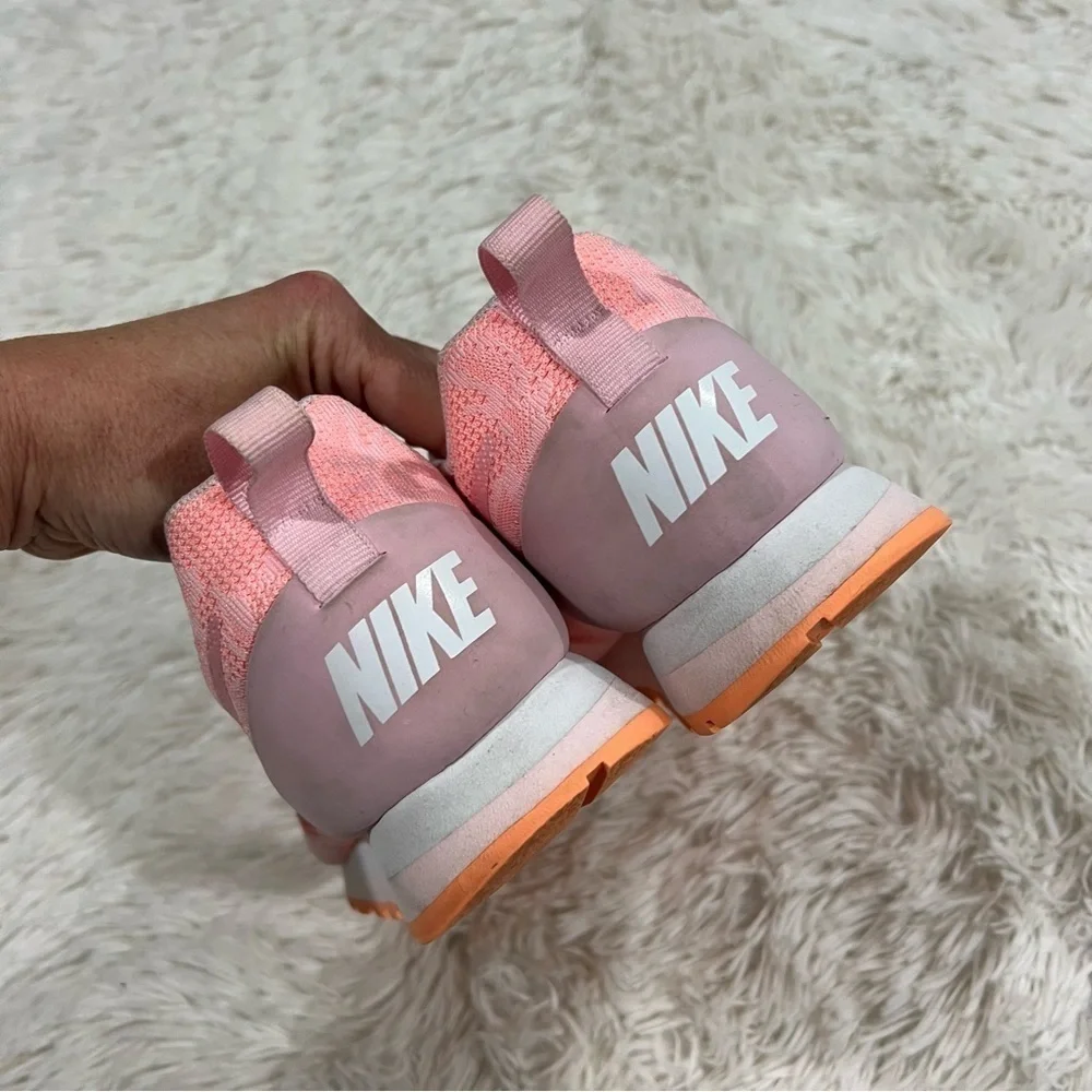 Nike women's md runner 2 br prism pink RARE size 9